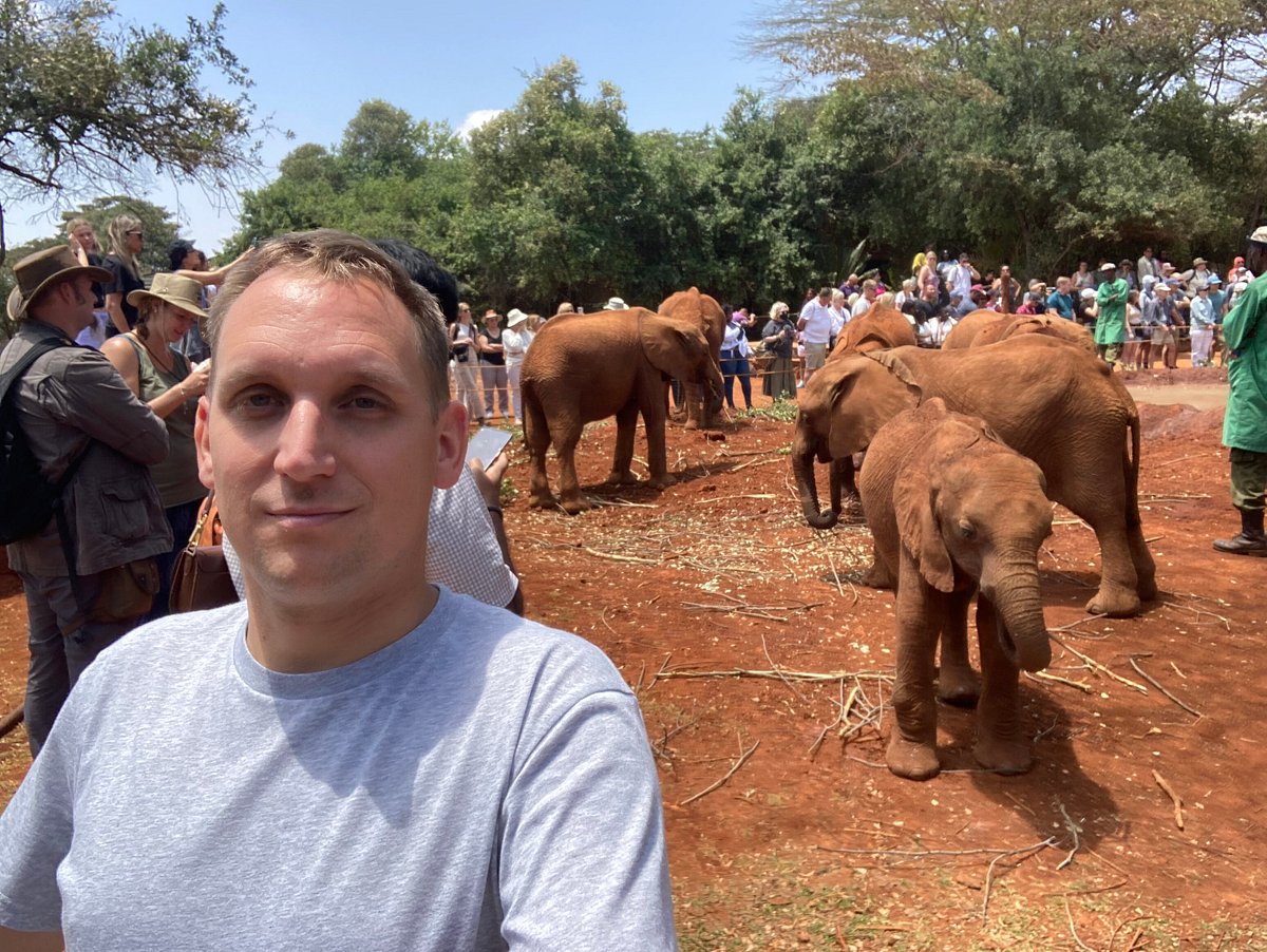 Giraffe Center, Elephant Orphanage, Beads Center & Bomas of Kenya Tour Nairobi